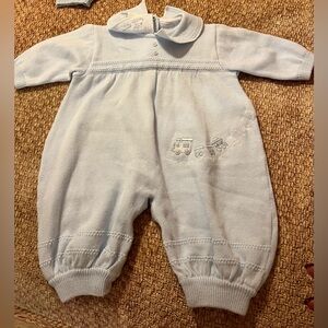 Baby jumpsuit with hat 0-3 months